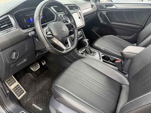 Used 2024 Volkswagen Tiguan SE R-Line image 19
