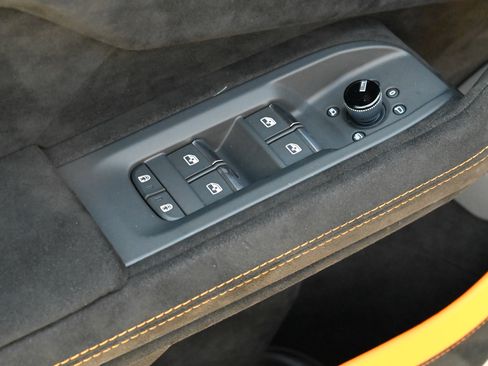 Used 2024 Lamborghini Urus Performante AWD/4WD image 21