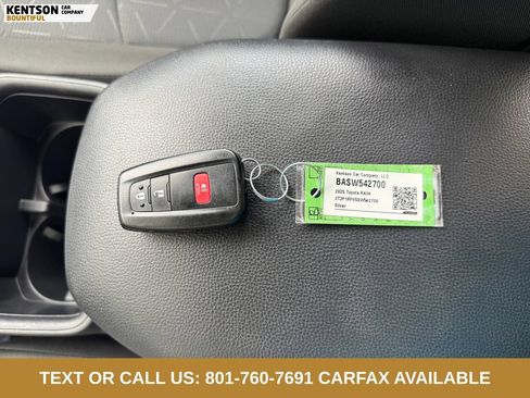 Used 2025 Toyota RAV4 XLE AWD/4WD image 30