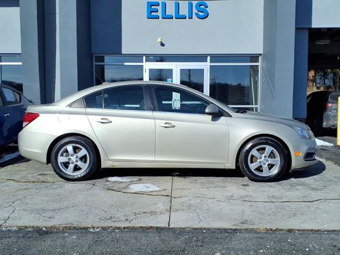Used 2016 Chevrolet Cruze LT image 2