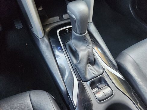 Certified 2024 Toyota Corolla Cross XLE image 16