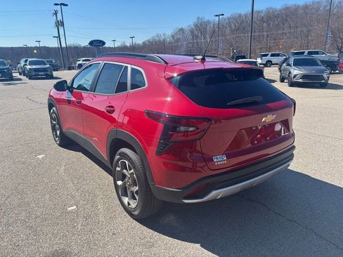 New 2026 Chevrolet Trax LT w/ Sunroof Package image 10