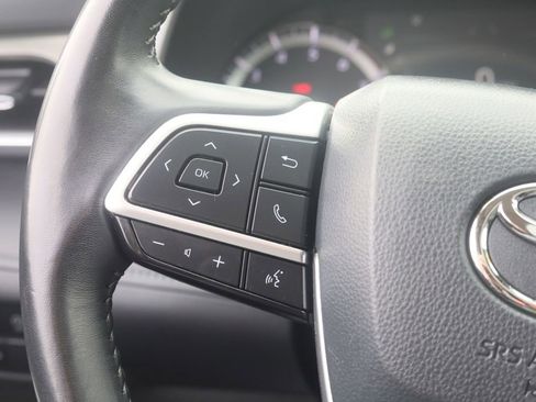 Used 2024 Toyota Highlander XLE AWD/4WD image 18