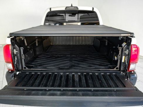 Used 2018 Toyota Tacoma TRD Off-Road w/ Technology Package AWD/4WD image 62