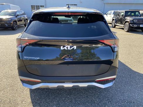Used 2024 Kia Sportage LX image 4