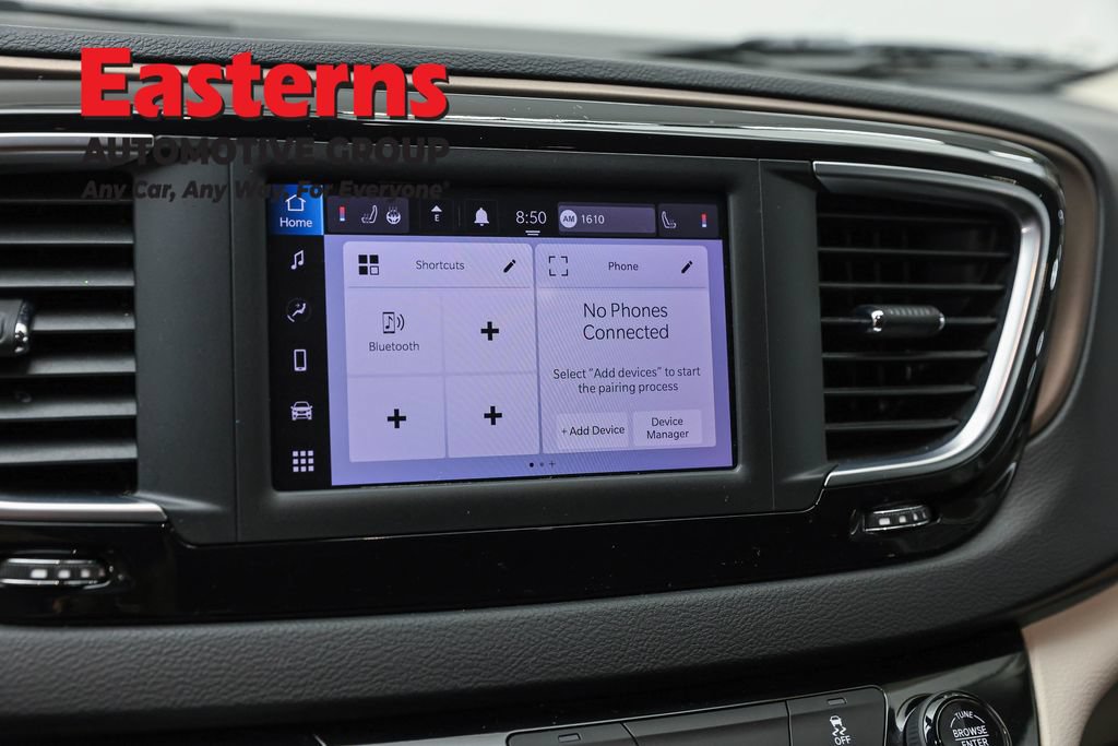 Used 2022 Chrysler Voyager LX FWD image 21