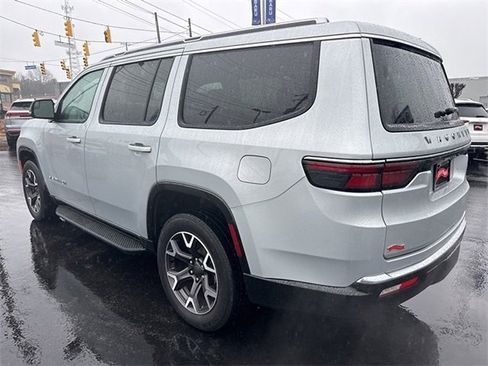 Used 2024 Jeep Wagoneer Series III image 3