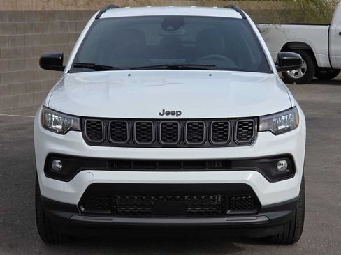 Used 2026 Jeep Compass Latitude AWD/4WD image 3