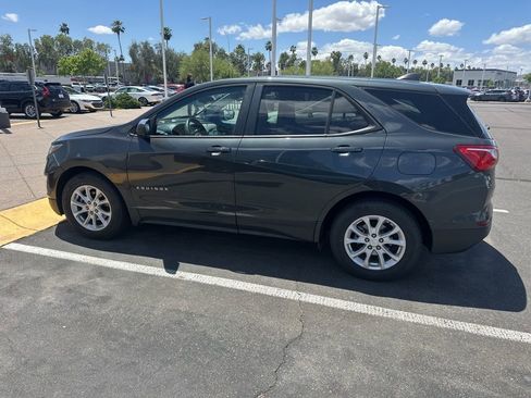 Used 2020 Chevrolet Equinox LS w/ LS Convenience Package FWD image 2
