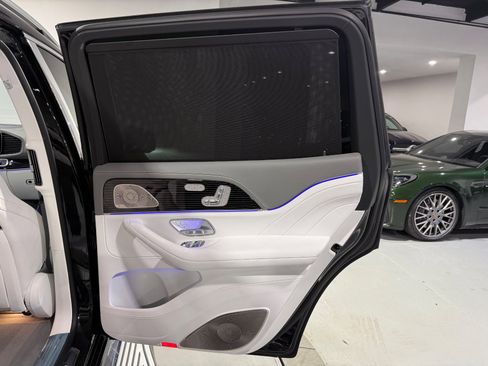 Used 2024 Mercedes-Benz Maybach GLS 600 4MATIC image 41