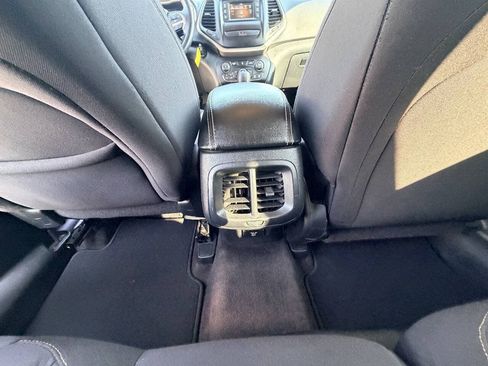 Used 2016 Jeep Cherokee Latitude AWD/4WD image 49