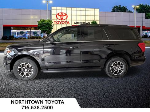 Used 2024 Ford Expedition XLT AWD/4WD image 3