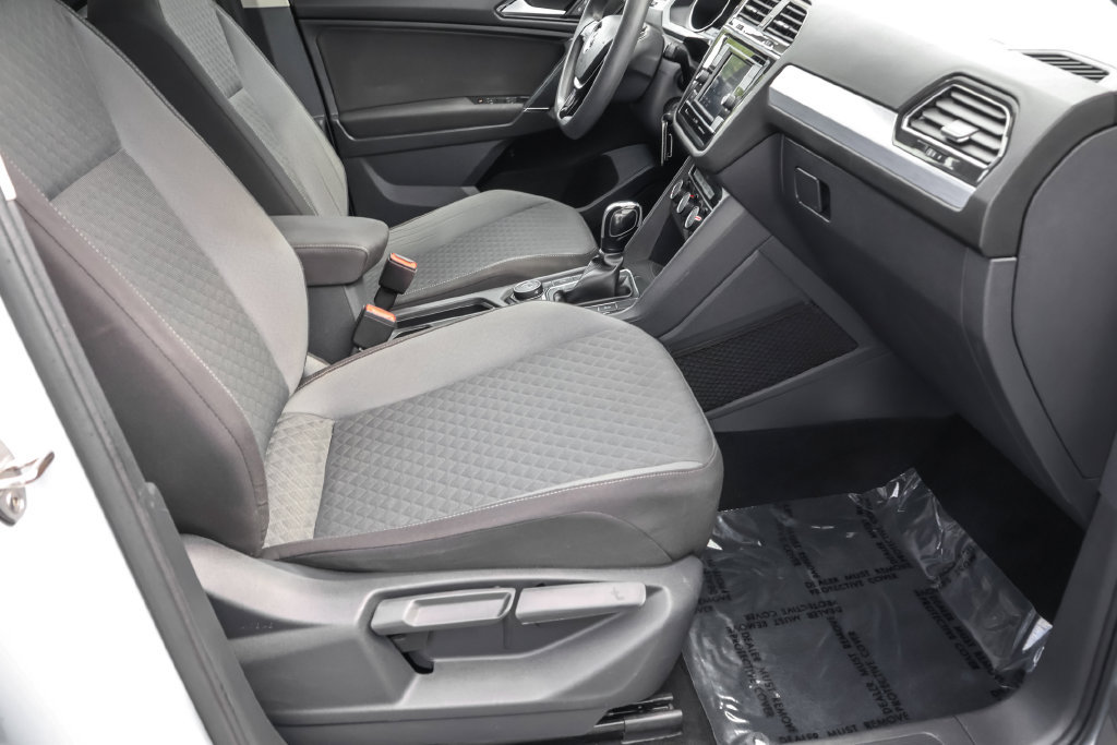 Used 2018 Volkswagen Tiguan S w/ 3rd Row Seat Package AWD/4WD image 34