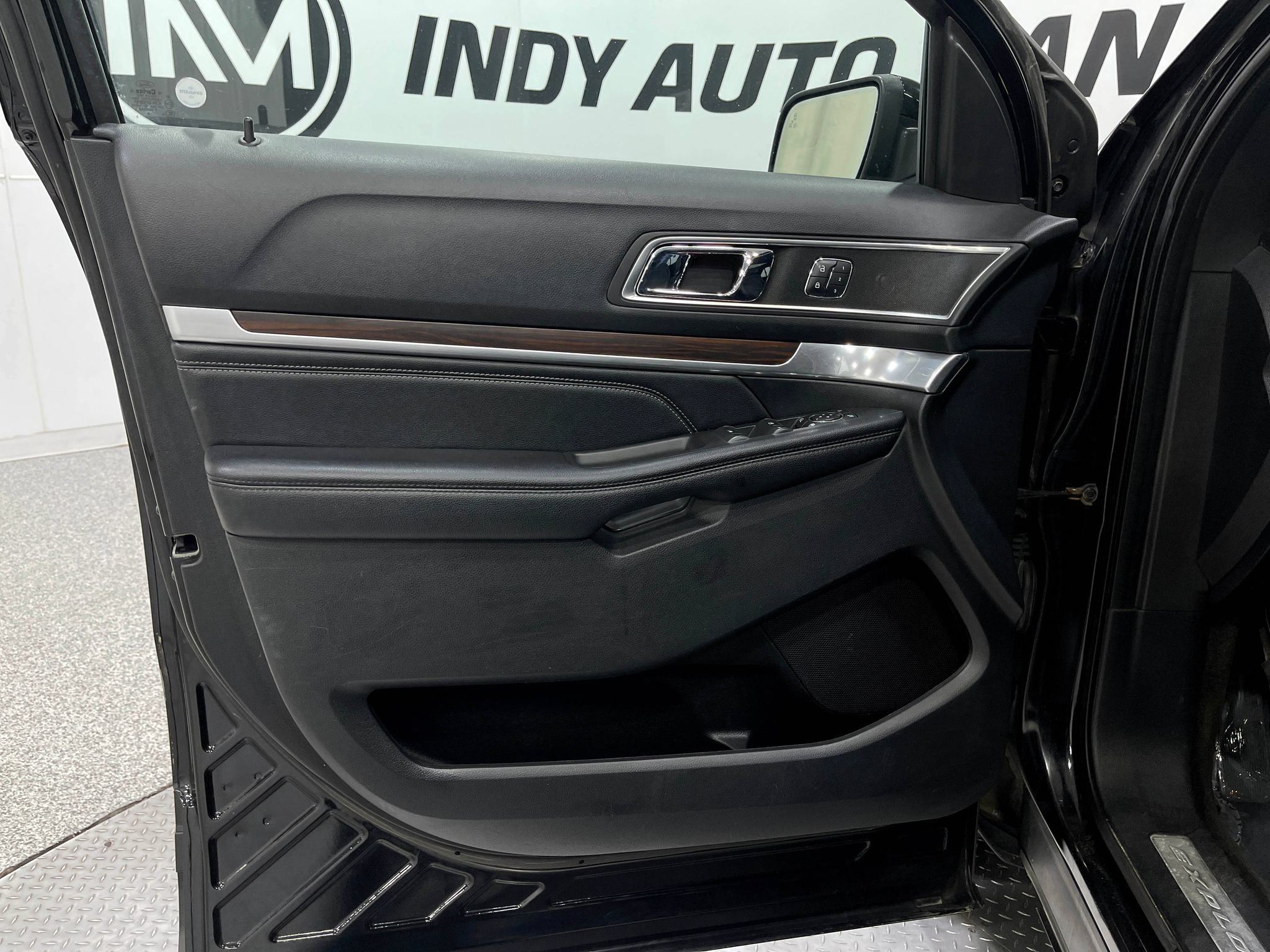 Used 2016 Ford Explorer Limited w/ Equipment Group 301A AWD/4WD image 15