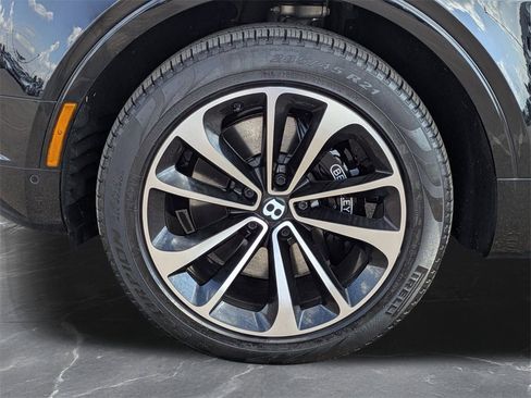 Used 2018 Bentley Bentayga image 34