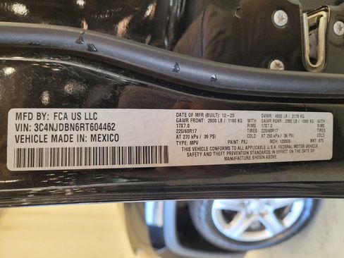 Used 2024 Jeep Compass Latitude image 33