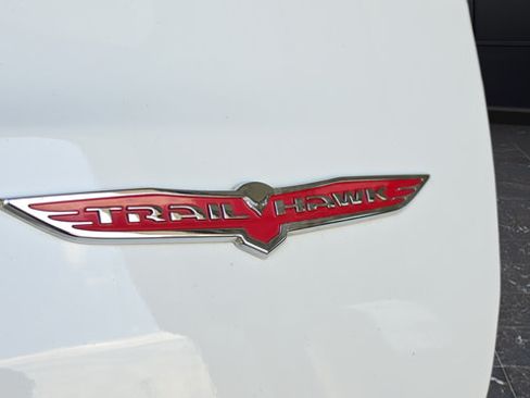 Used 2018 Jeep Grand Cherokee Trailhawk w/ Trailhawk Luxury Group AWD/4WD image 40