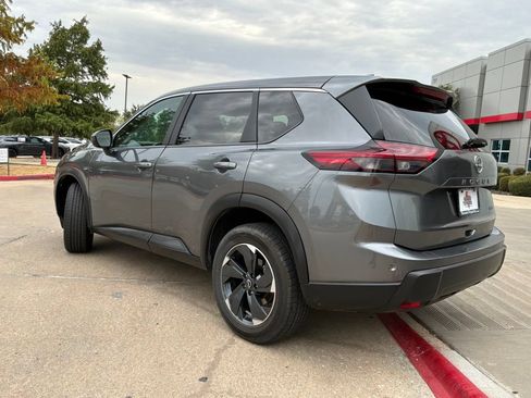 Used 2025 Nissan Rogue SV AWD/4WD image 8