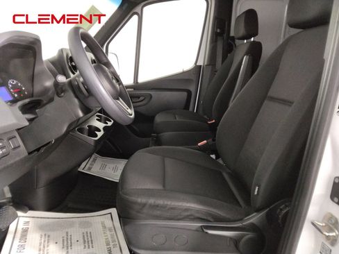 Used 2023 Mercedes-Benz Sprinter 2500 image 21