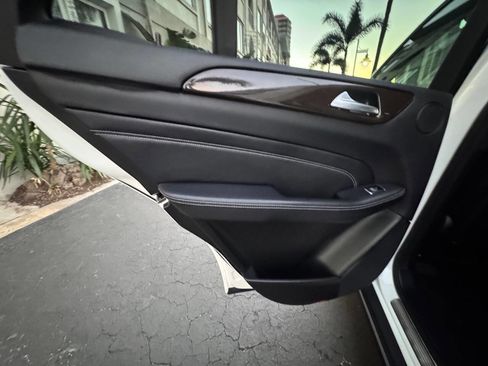 Used 2015 Mercedes-Benz ML 350 4MATIC w/ Premium 1 Package image 31