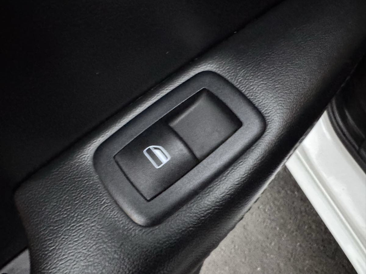 Used 2017 Jeep Grand Cherokee Altitude AWD/4WD image 38