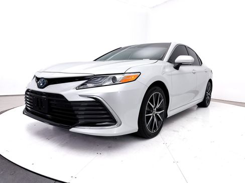 Used 2024 Toyota Camry XLE w/ Navigation Package FWD image 14