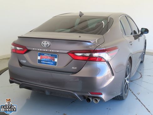 Used 2022 Toyota Camry SE FWD image 3