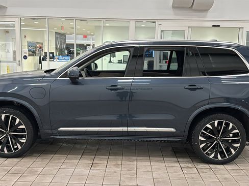 New 2026 Volvo XC90 T8 Plus w/ Protection Package Premier image 8