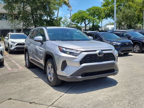 Used 2025 Toyota RAV4 LE AWD/4WD image 1
