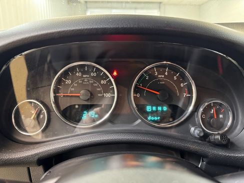 Used 2018 Jeep Wrangler Unlimited Sahara AWD/4WD image 25