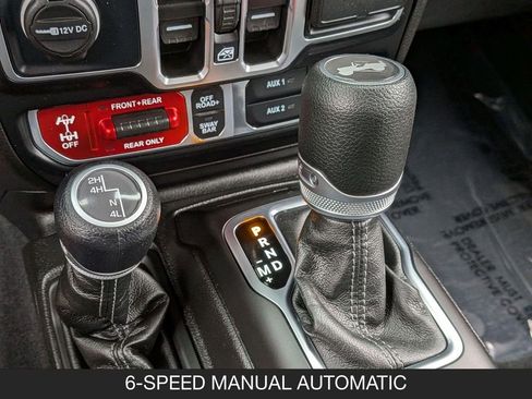Used 2025 Jeep Wrangler Unlimited Rubicon AWD/4WD image 20