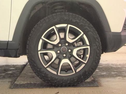 Used 2025 Jeep Compass Trailhawk image 18