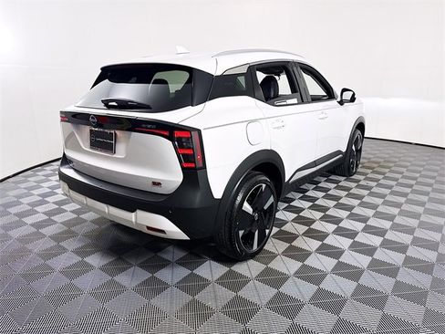 Certified 2025 Nissan Kicks SR image 23