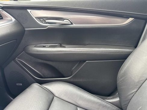 Used 2018 Cadillac XT5 Luxury w/ Driver Awareness Package AWD/4WD image 23