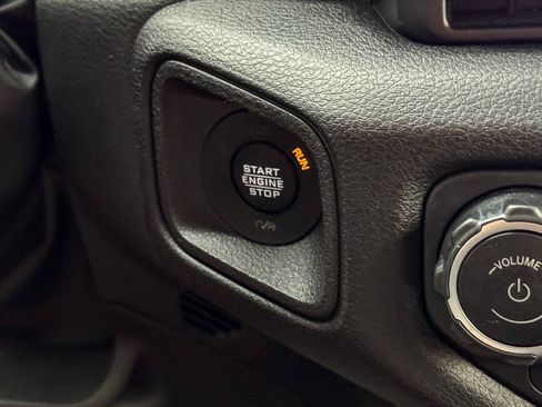 Used 2024 Jeep Wrangler Unlimited w/ Convenience Group AWD/4WD image 32