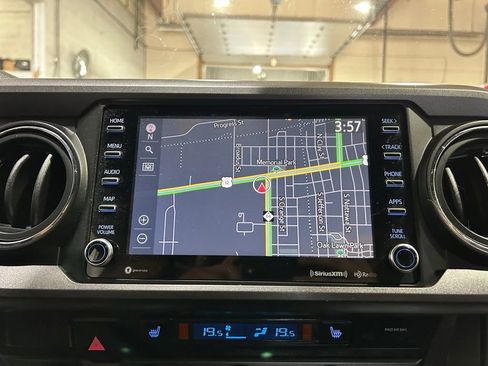 Used 2020 Toyota Tacoma SR5 AWD/4WD image 30