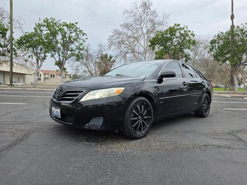 Used 2010 Toyota Camry LE FWD image 5