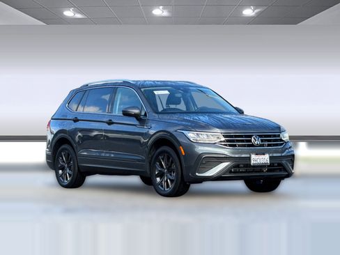 Used 2023 Volkswagen Tiguan SE image 6