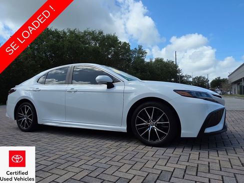 Used 2023 Toyota Camry SE image 1