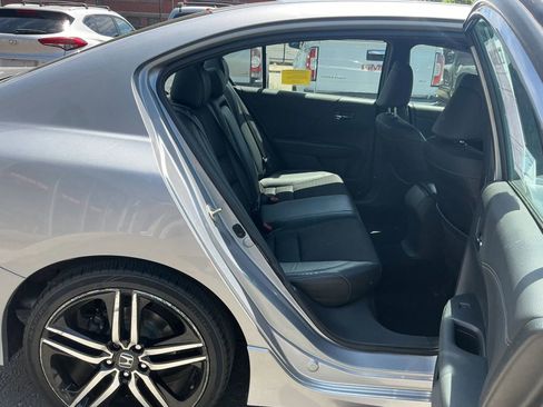 Used 2017 Honda Accord Sport image 13