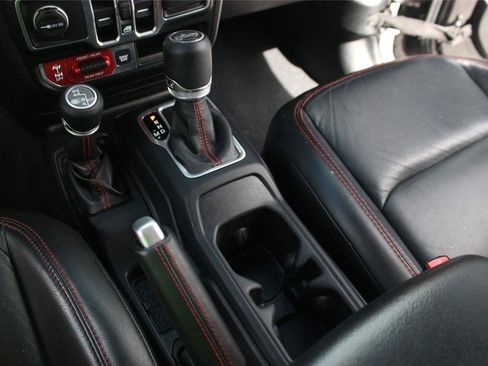 Used 2018 Jeep Wrangler Unlimited Rubicon w/ Cold Weather Group image 27