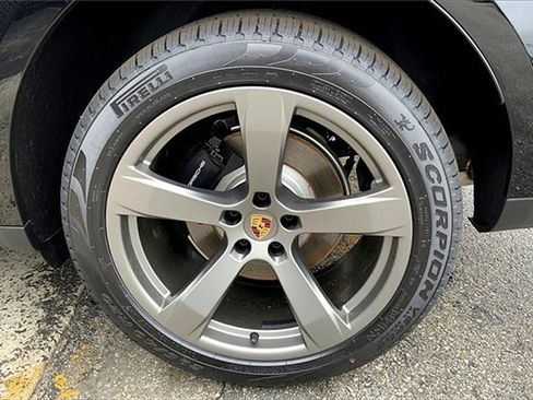 New 2025 Porsche Macan image 16