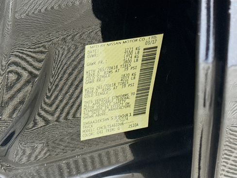 Used 2017 Nissan Titan SV image 39