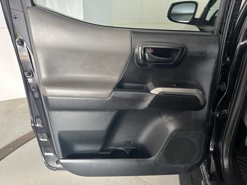 Used 2017 Toyota Tacoma SR5 w/ Tow Package AWD/4WD image 27