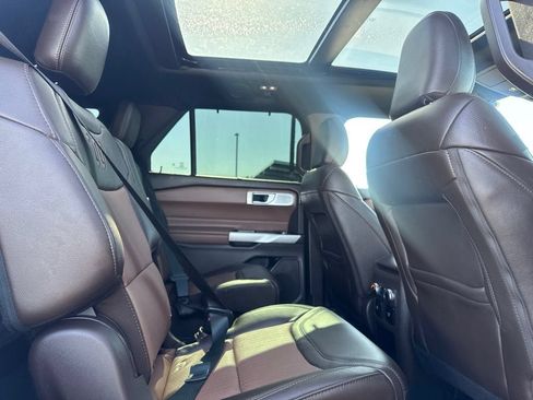 Used 2021 Ford Explorer King Ranch w/ Premium Technology Package RWD image 10