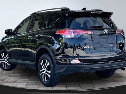 Used 2017 Toyota RAV4 LE image 4