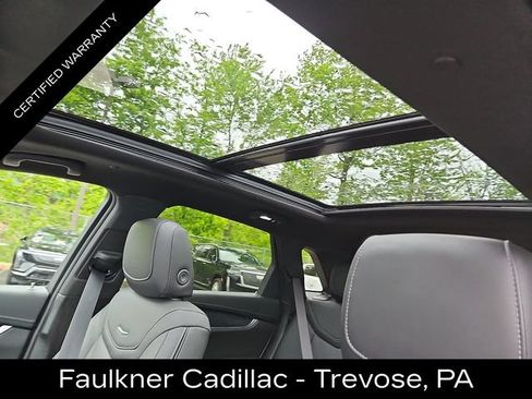 Used 2022 Cadillac XT5 Premium Luxury w/ Technology Package AWD/4WD image 15