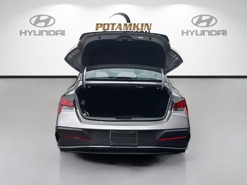 Used 2024 Hyundai Elantra SE FWD image 24