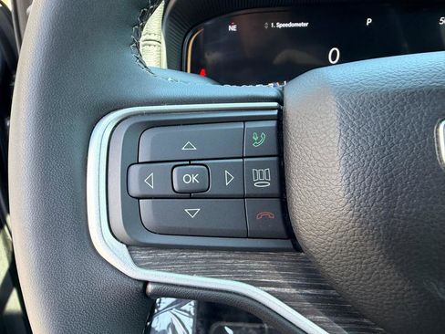 Used 2024 Jeep Wagoneer L Series II AWD/4WD image 30