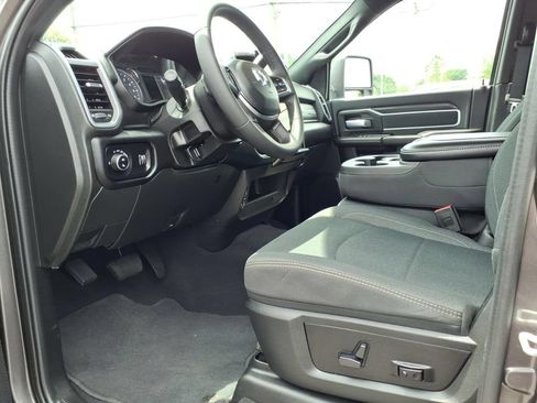 Used 2025 RAM 2500 Big Horn AWD/4WD image 13